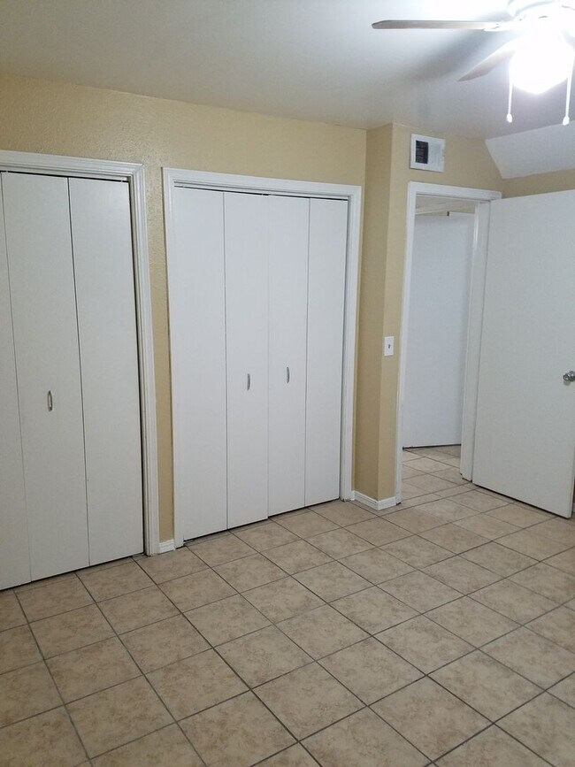 Building Photo - 2 Bedroom, 1.5 Bathroom 1st Floor Condo wi...