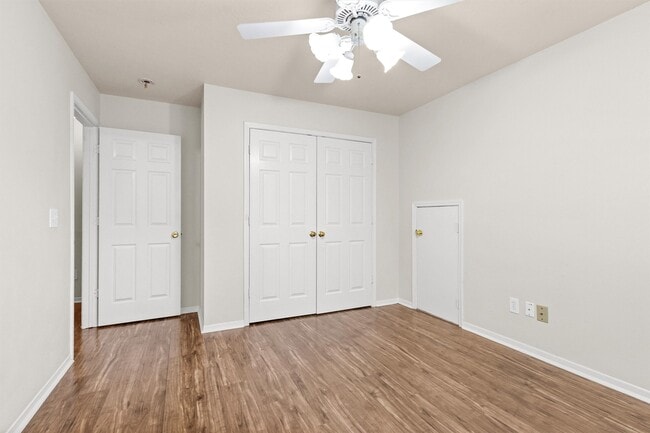 Building Photo - 127 N Willow Point Cir