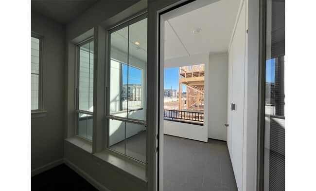 Building Photo - 2802 Grand Fountains Dr