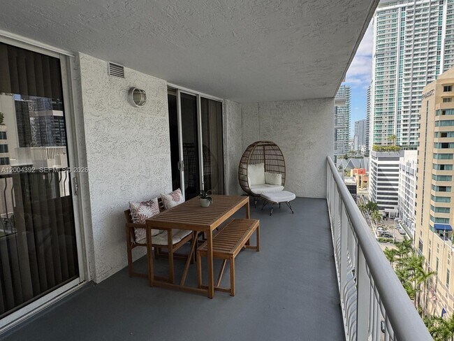 Building Photo - 1200 Brickell Bay Dr