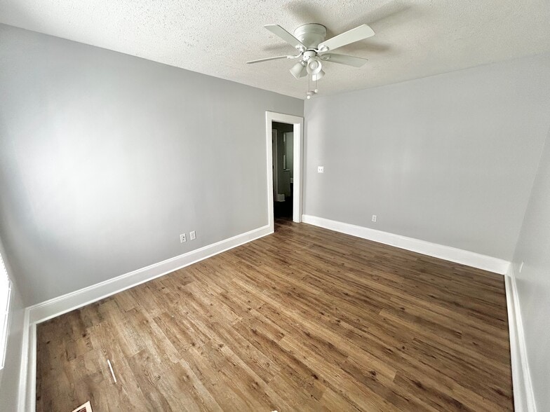 Building Photo - 224 Walker Ave