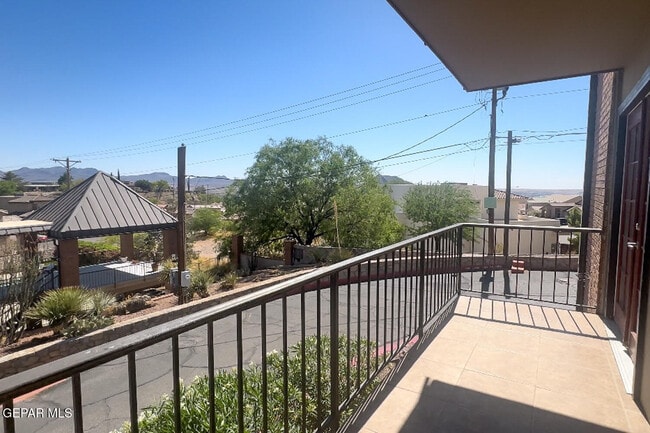 Building Photo - 4433 N Stanton St