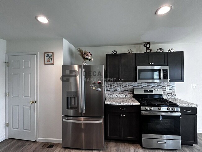 Building Photo - 288 Crestfield Ct