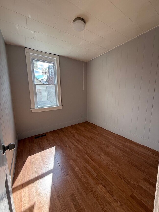 Building Photo - 710 Blandina St