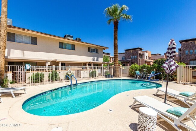 Building Photo - 4848 N Woodmere Fairway