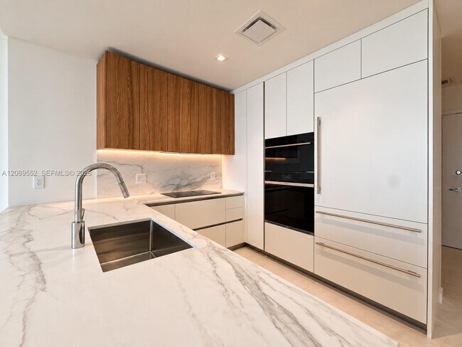 Building Photo - 1400 Biscayne Blvd