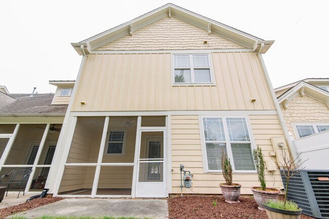 Building Photo - Charming Townhome in the Heart of Wake Forest!