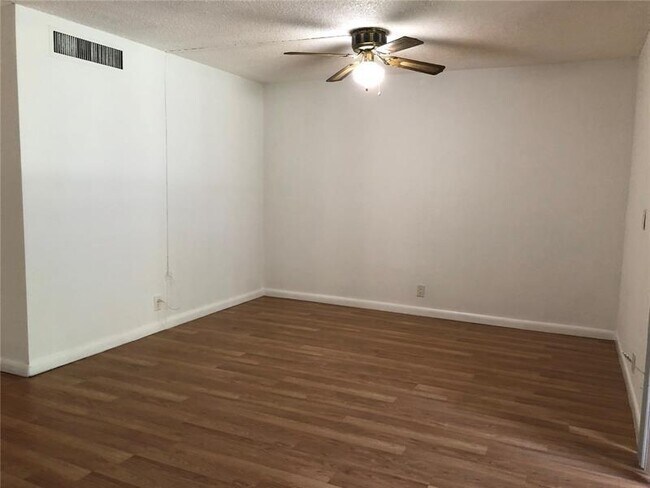 Building Photo - 20350 W Country Club Dr