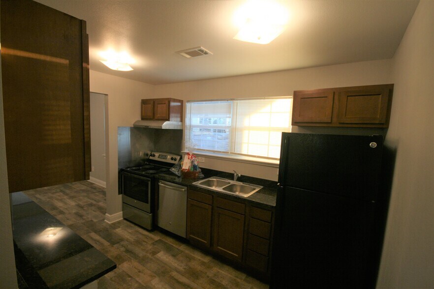 Building Photo - 718 16th St