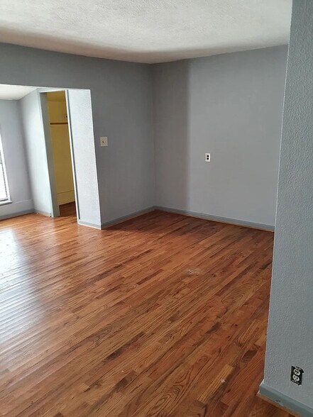 Primary Photo - 1126 W 22nd St