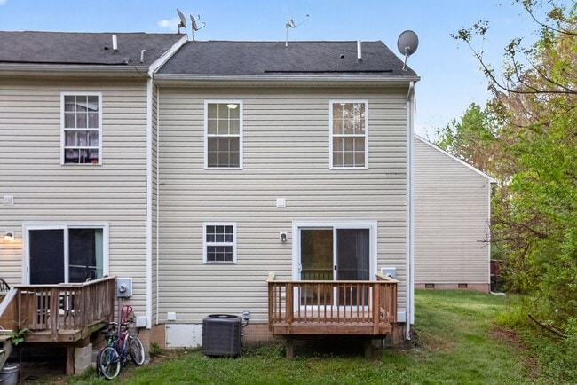 Building Photo - Newly Renovated Townhome in Presidential Lakes