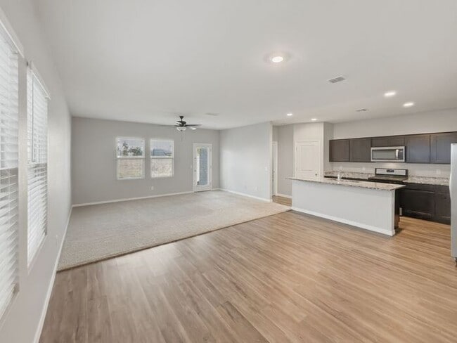 Building Photo - Spacious 4 Bedroom, 3 Bathroom home in Litchfield Park!