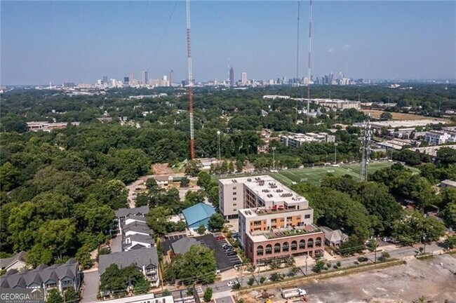 Building Photo - 112 Rogers St NE