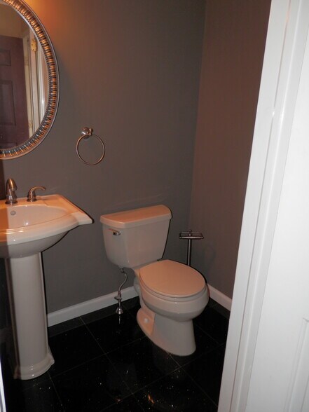 Building Photo - 3201 Bridlewood Dr
