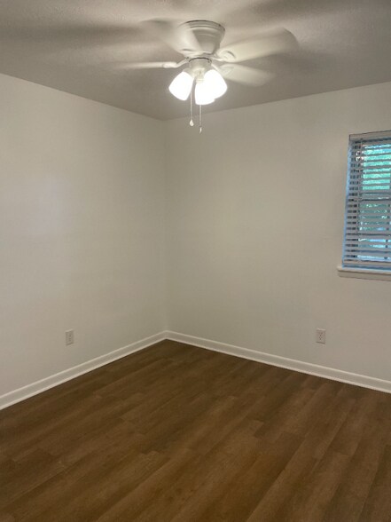 Building Photo - 263 S Villas Ct