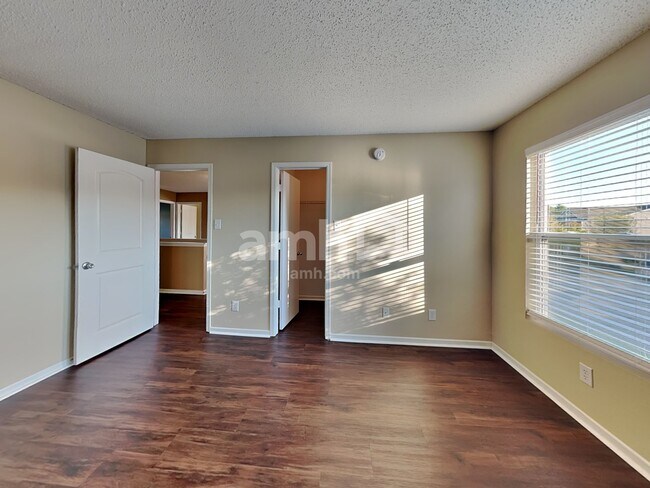 Building Photo - 15233 Beam St