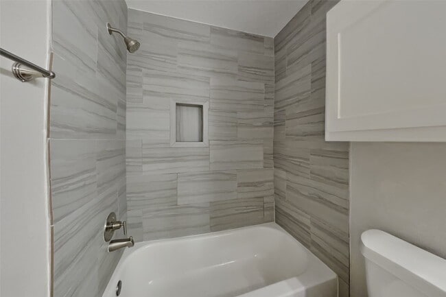 Building Photo - 6211 Gillian Park Dr