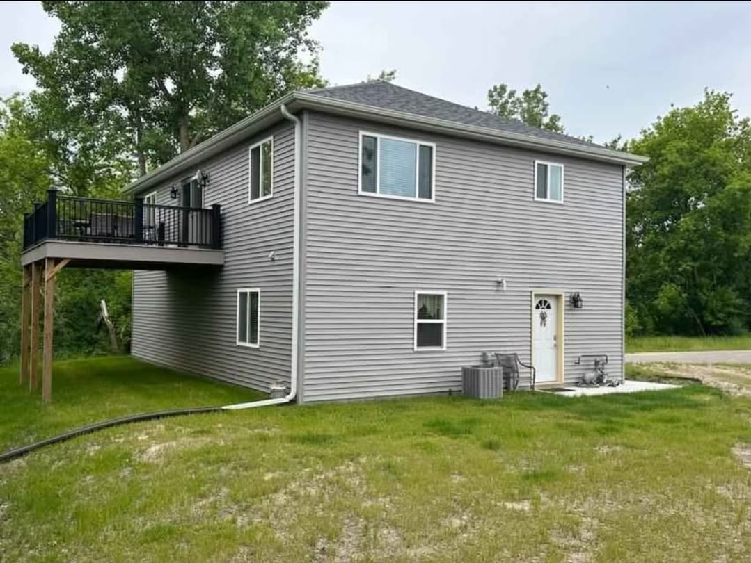 Building Photo - 218 N River Rd