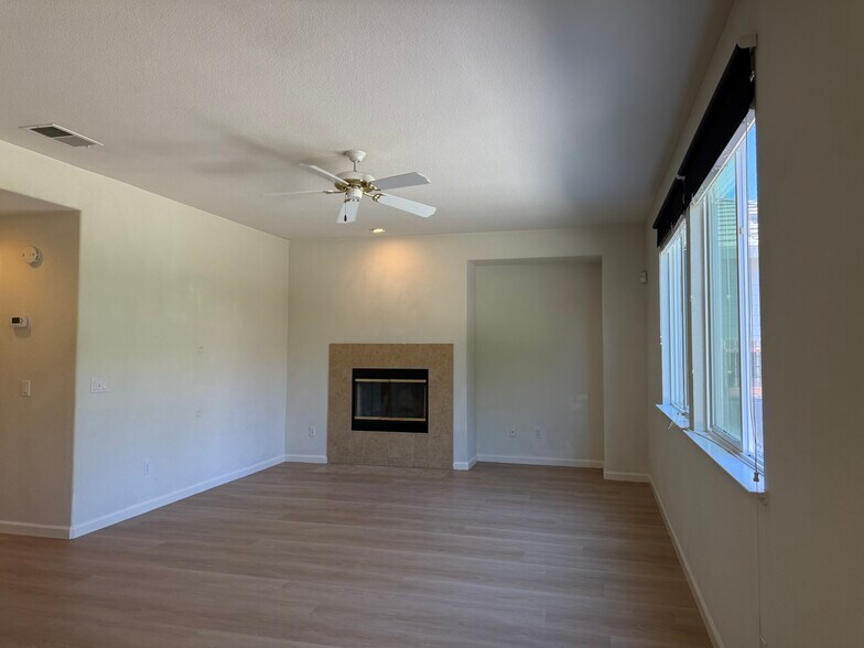 Building Photo - 9633 McKenna Dr