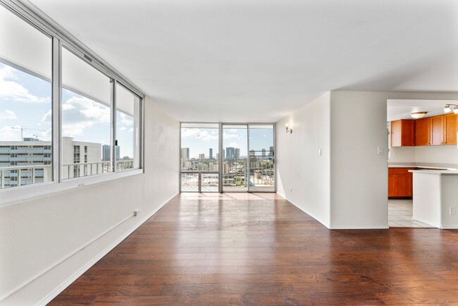 Building Photo - Makiki - Wilder Regent 2 bed, 2 bath, 1 pa...