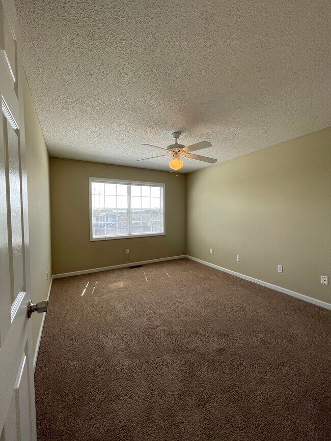 Building Photo - 225 Wakefield Way