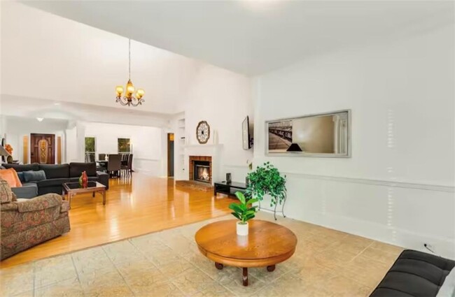 Building Photo - 1408 Aramore Dr SE