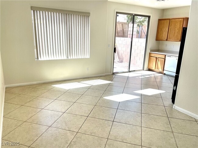 Building Photo - 8233 Strawberry Spring St