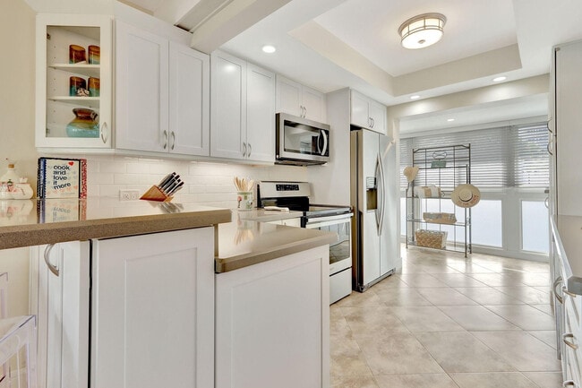 Building Photo - 2000 S Ocean Ln