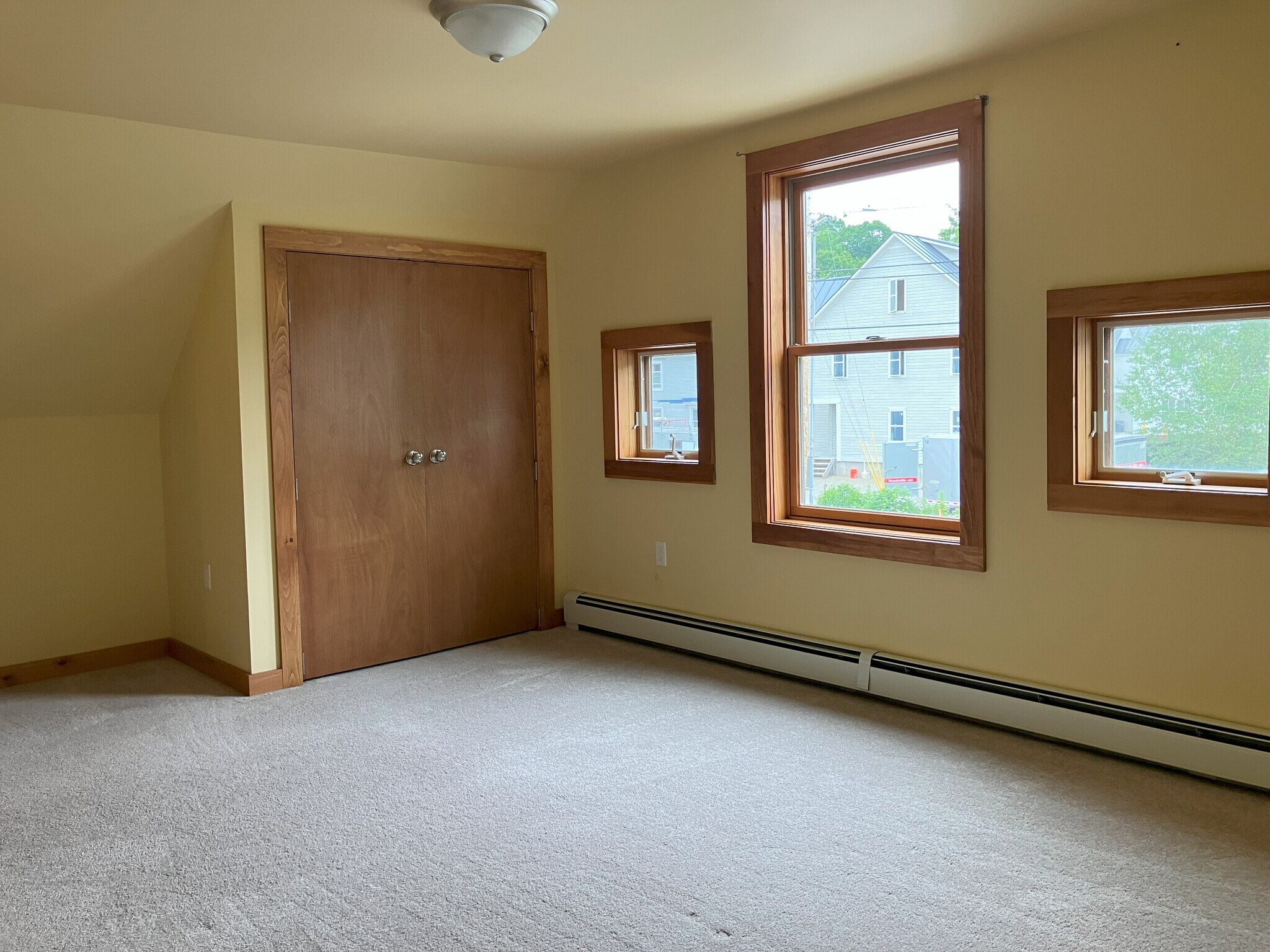 Bedroom 1 (Upstairs) - 36 School St