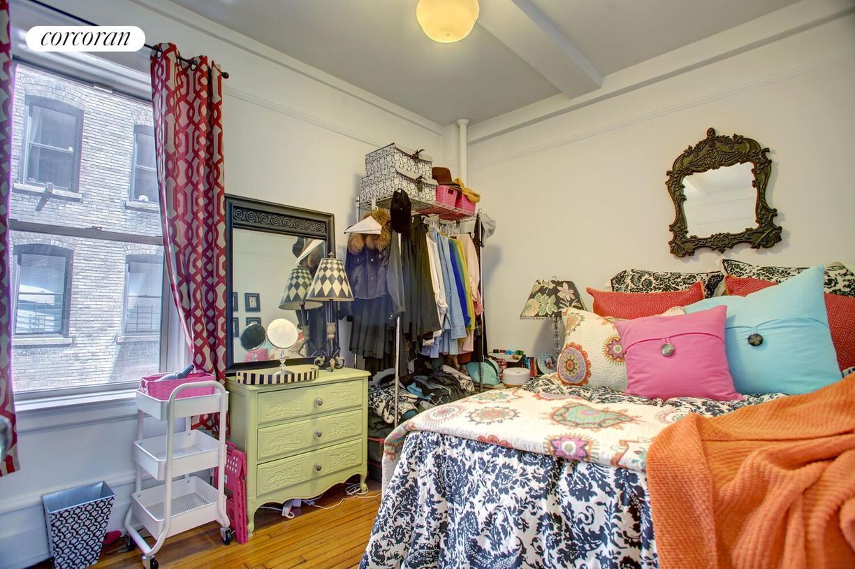 Building Photo - 250 W 104th St