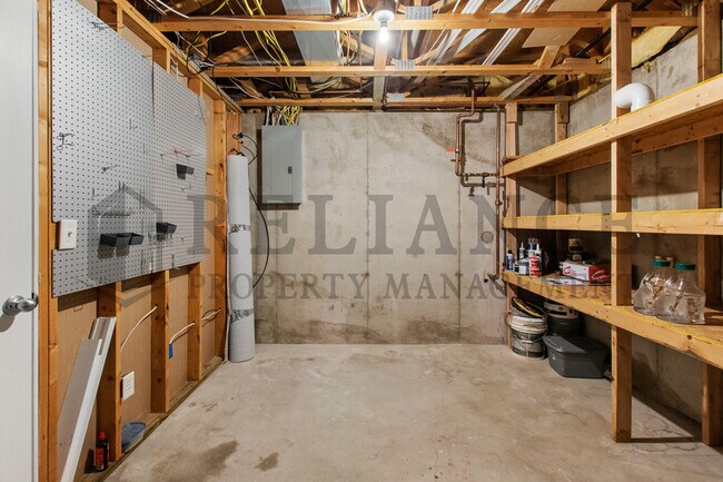 Building Photo - 5911 Hartford Dr