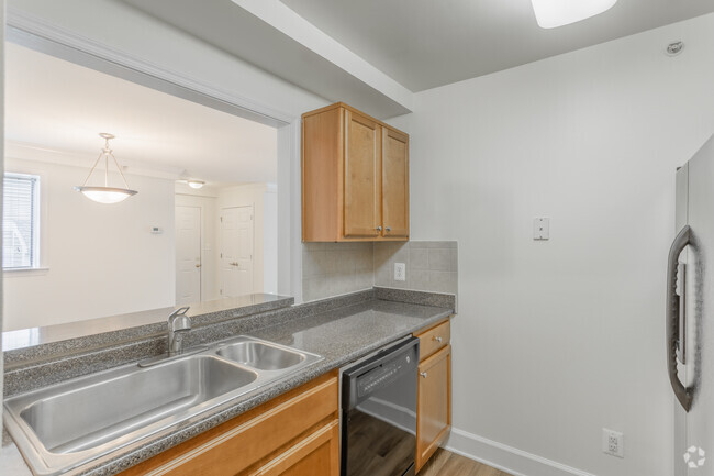 2BR, 2BA - 1066SF - Elme Bethesda