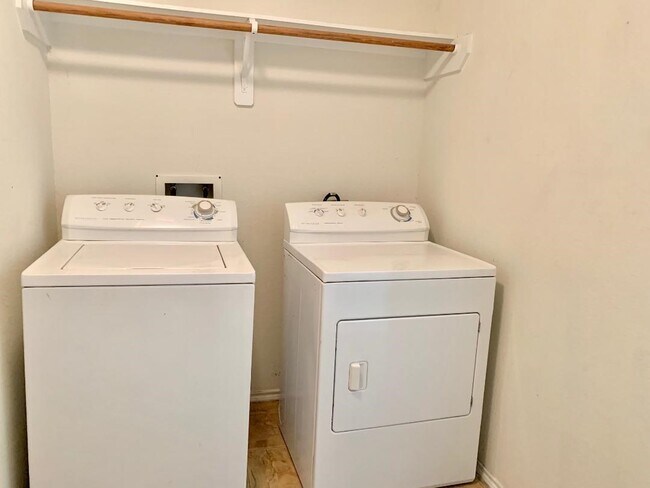 Building Photo - 2902 Beacon Grove St