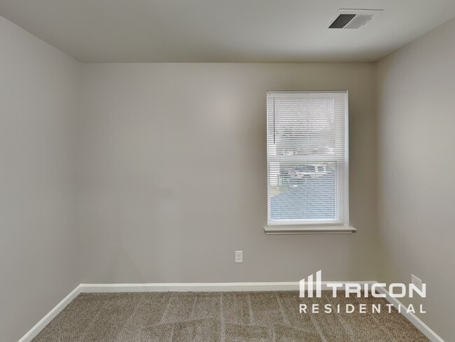Building Photo - 206 Churchill Dr