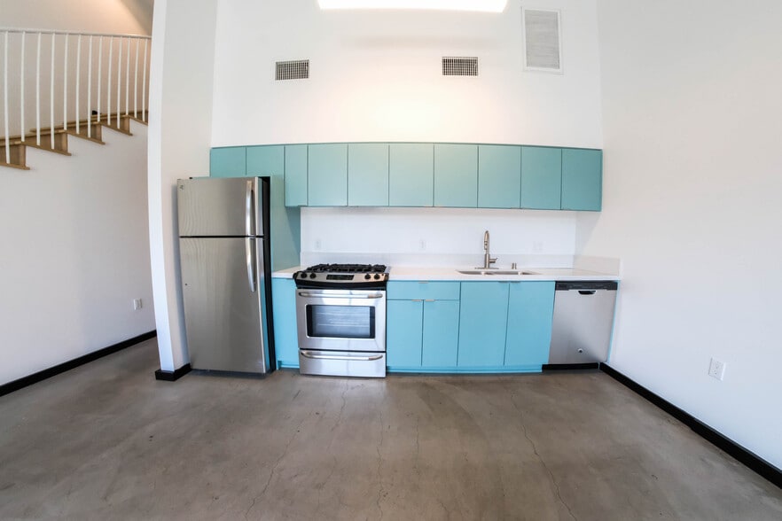 Building Photo - 1313 Sunset