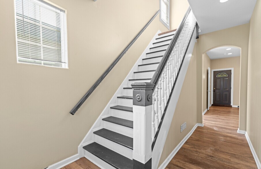 Building Photo - 873 E Livingston Ave