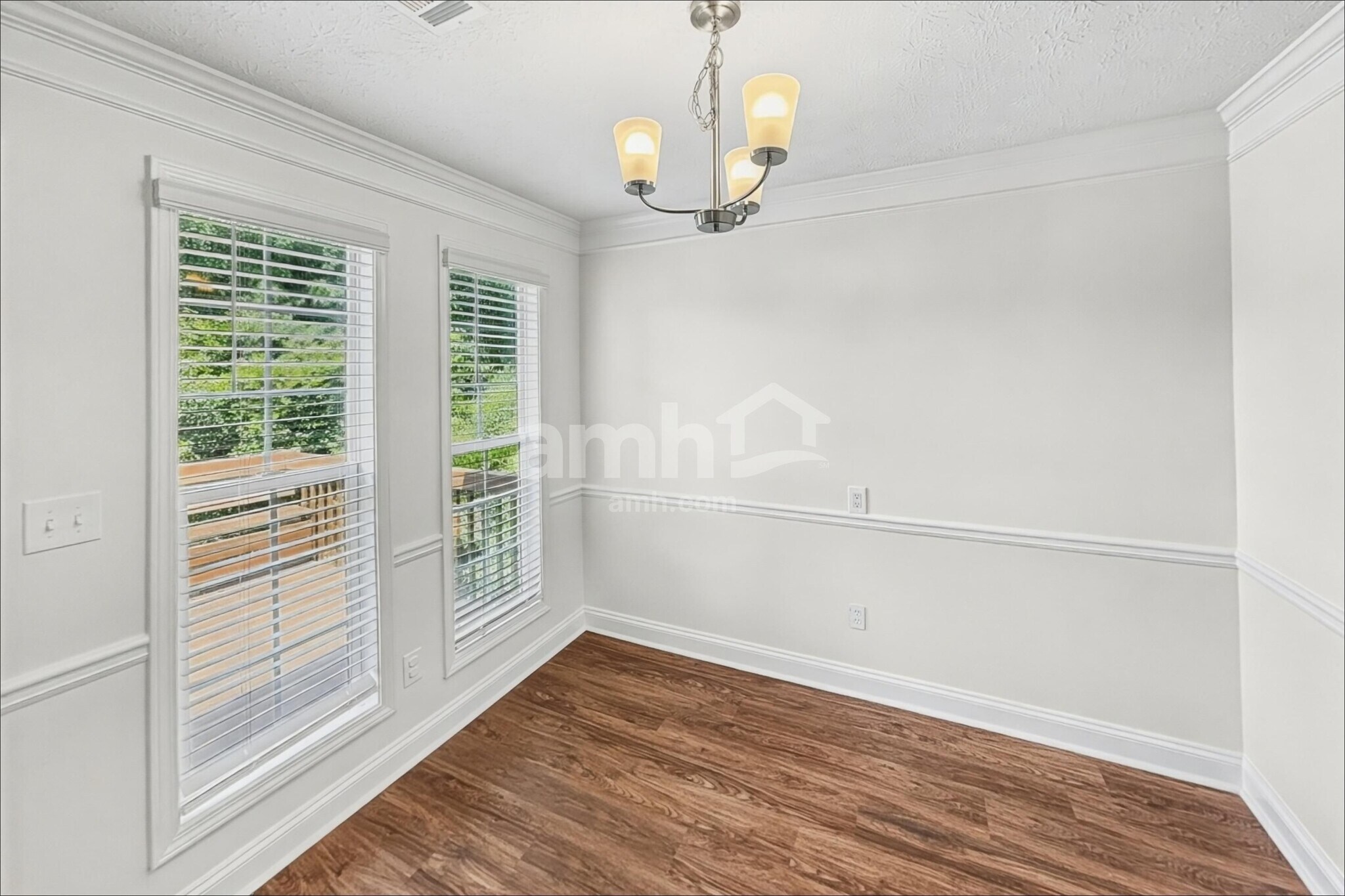 Building Photo - 1772 N Oak Dr