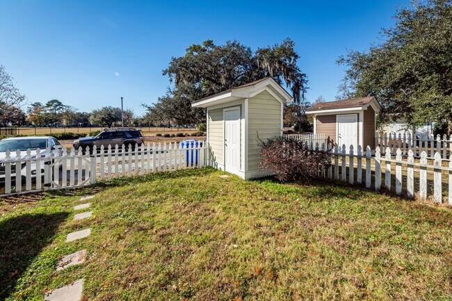 Building Photo - 3 Bedroom, 2.5 Bathroom Townhome in Oak Terrace Preserve - Park Circle