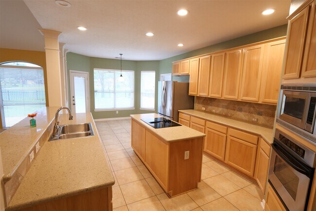 Building Photo - 22719 Sierra Lake Ct