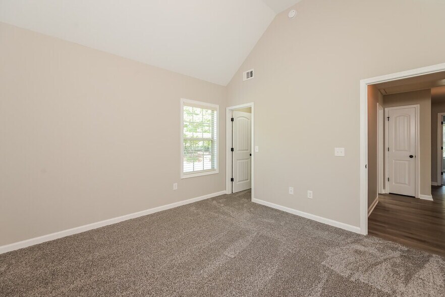 Building Photo - 2048 Woodland Brook Dr