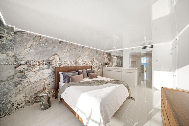 Building Photo - 5555 Collins Ave