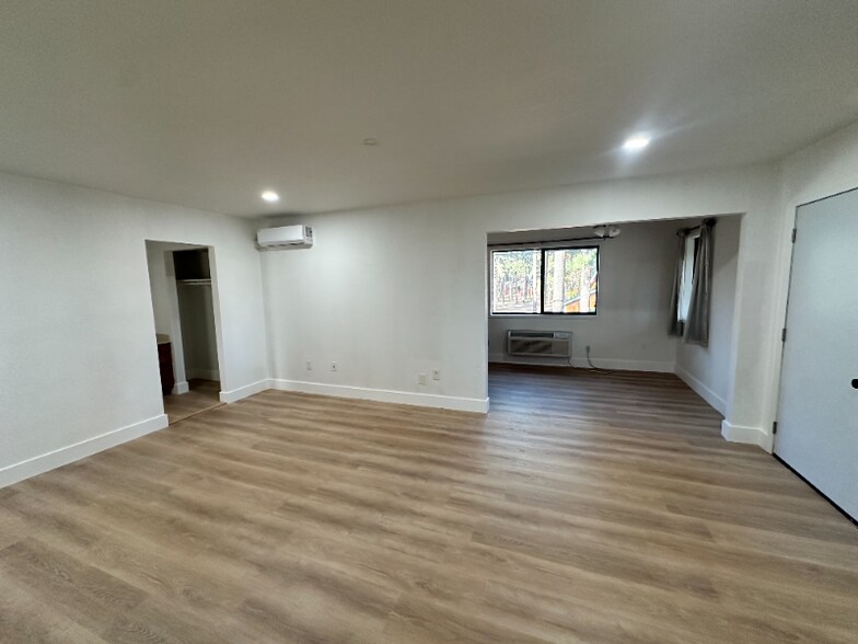 Building Photo - 1078 E White Mountain Blvd