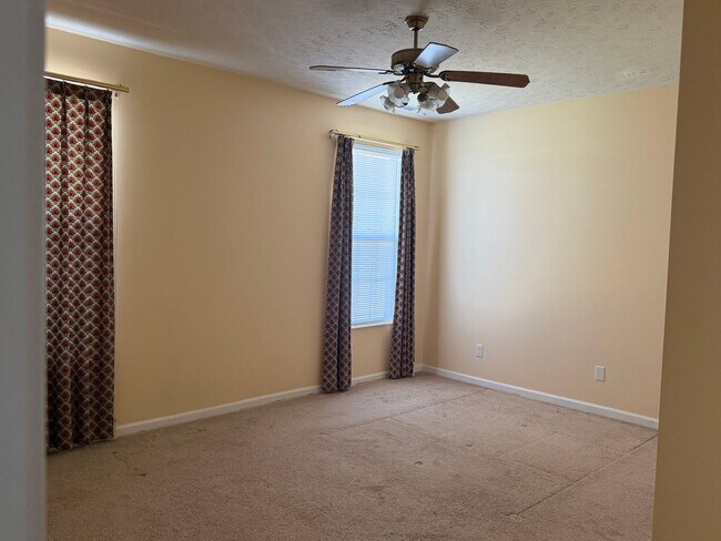 Building Photo - Fantastic 3 Bedroom 2 bath home on a pond