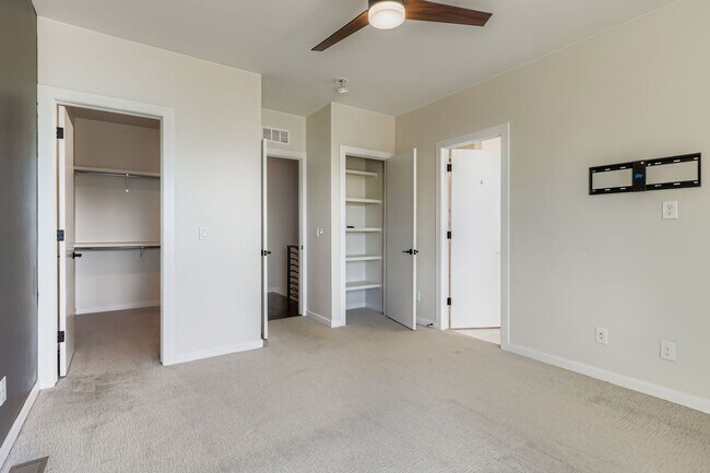 Building Photo - Modern 2bed/2 Bath in the Heart of Denver!
