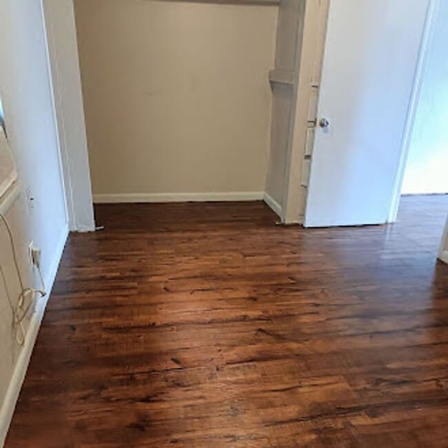 Building Photo - 1 Bed Duplex