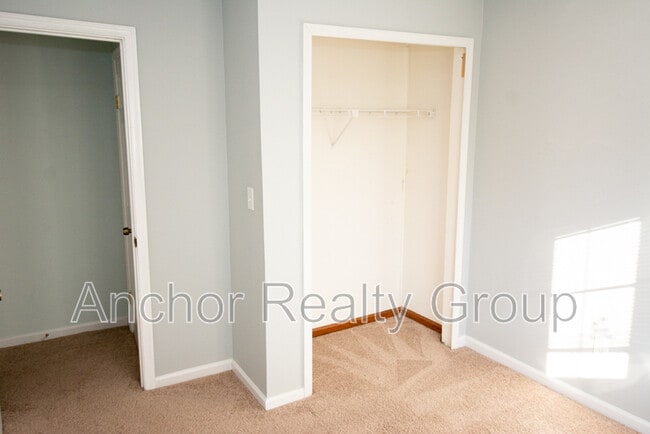 Building Photo - 304 Falling Ln