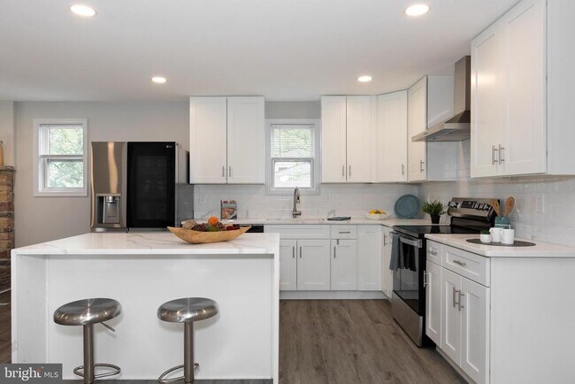 Building Photo - 9520 48th Ave