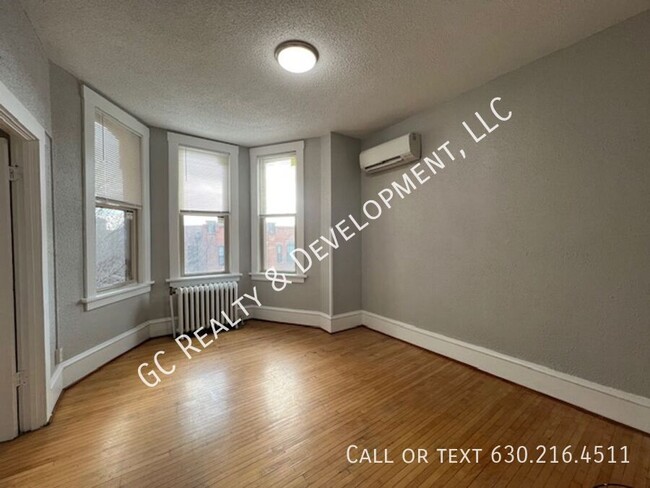 Building Photo - *** 2 BDRM / 1 BTH / HALF MONTH FREE / IN ...