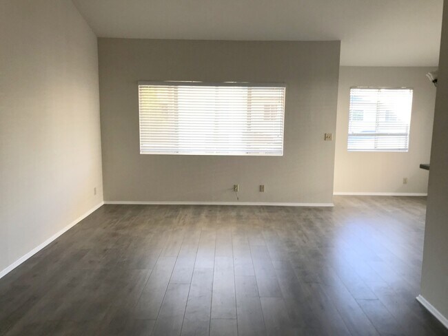 Building Photo - 1158 Cypress Ave