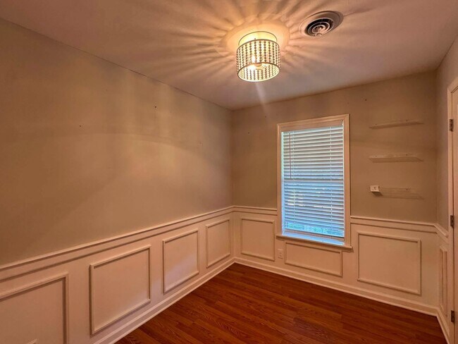 Building Photo - 1498 Garland Dr